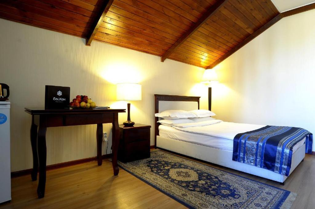 Tian-Shan Hotel Bishkek Exterior photo