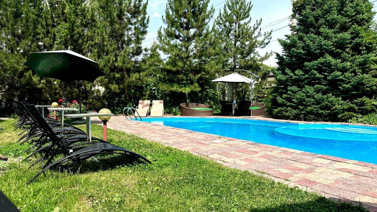 Tian-Shan Hotel Bishkek Exterior photo