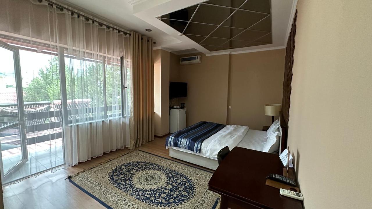 Tian-Shan Hotel Bishkek Exterior photo