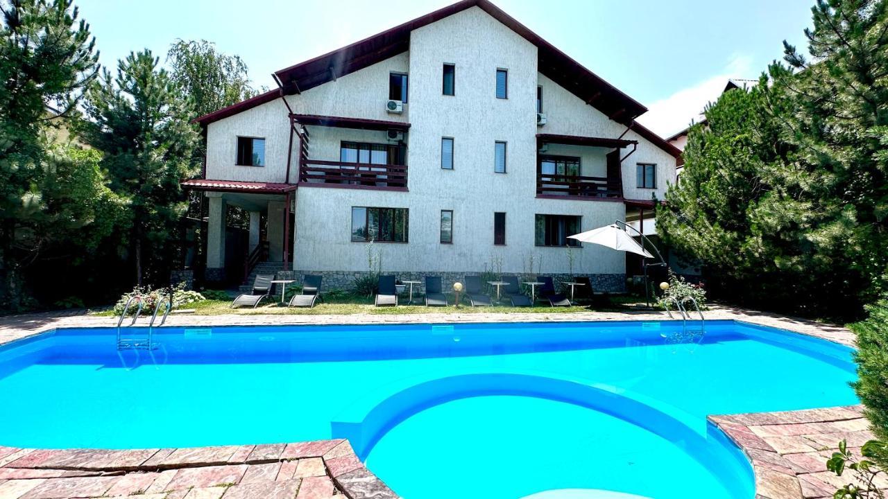 Tian-Shan Hotel Bishkek Exterior photo