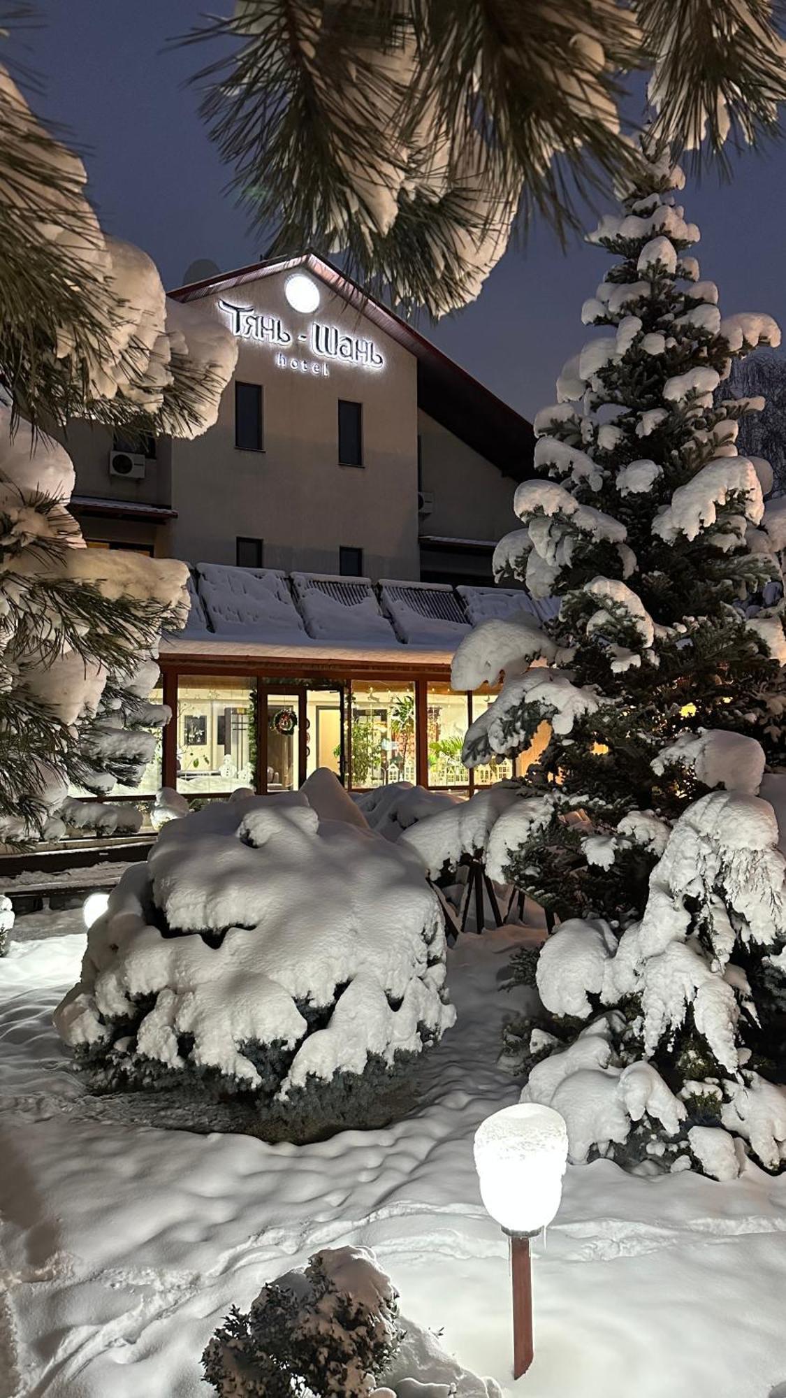 Tian-Shan Hotel Bishkek Exterior photo